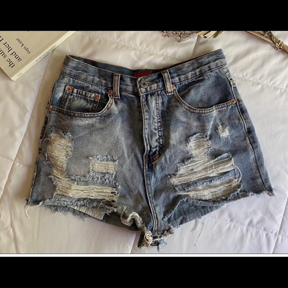 Signiture8 jean distressed highrise shorts